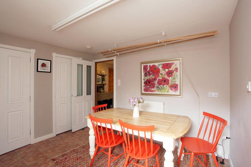 6 bedroom terraced house for sale in 2628 High Street, Auchtermuchty, Cupar, KY14 7AP, KY14