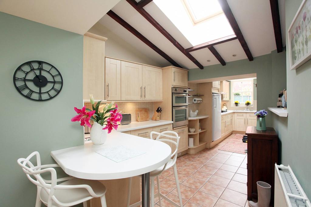 6 bedroom terraced house for sale in 2628 High Street, Auchtermuchty, Cupar, KY14 7AP, KY14