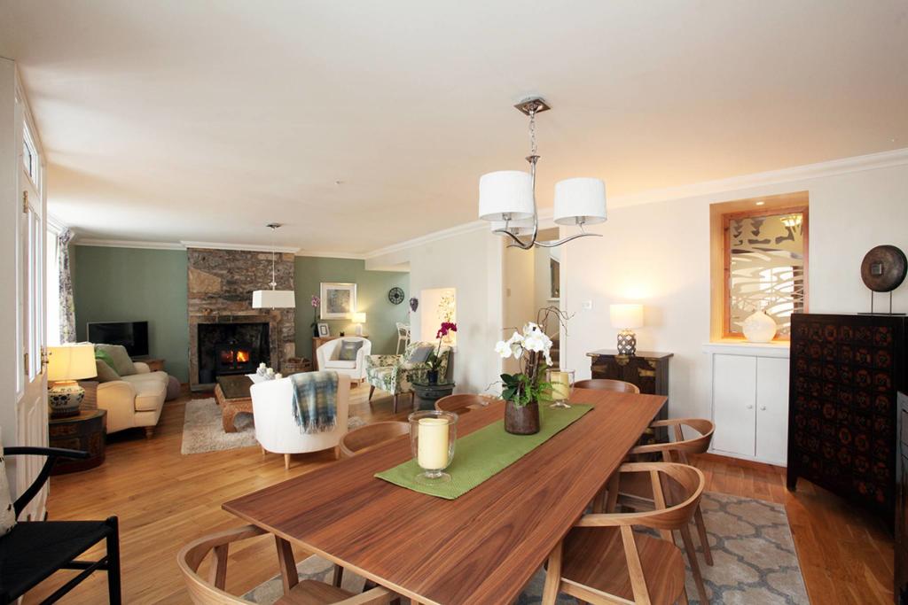 6 bedroom terraced house for sale in 2628 High Street, Auchtermuchty, Cupar, KY14 7AP, KY14