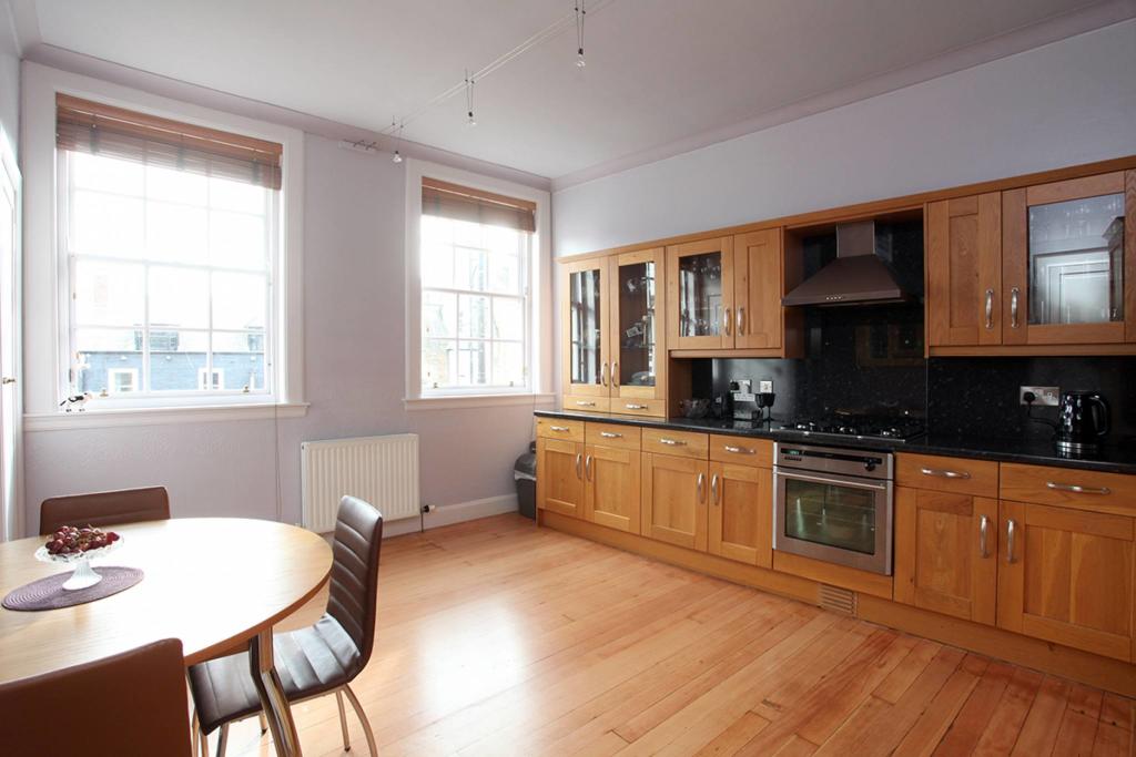 5 bedroom town house for sale in Bank House High Street, Inverkeithing