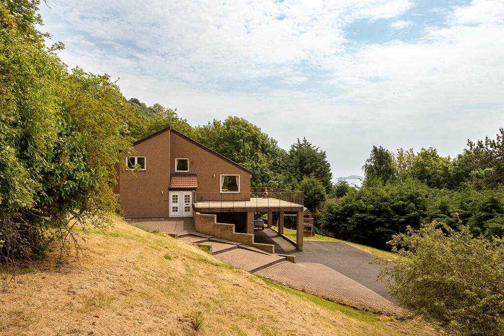 4 bedroom detached house for sale in De Heuvel Kirkbank Road