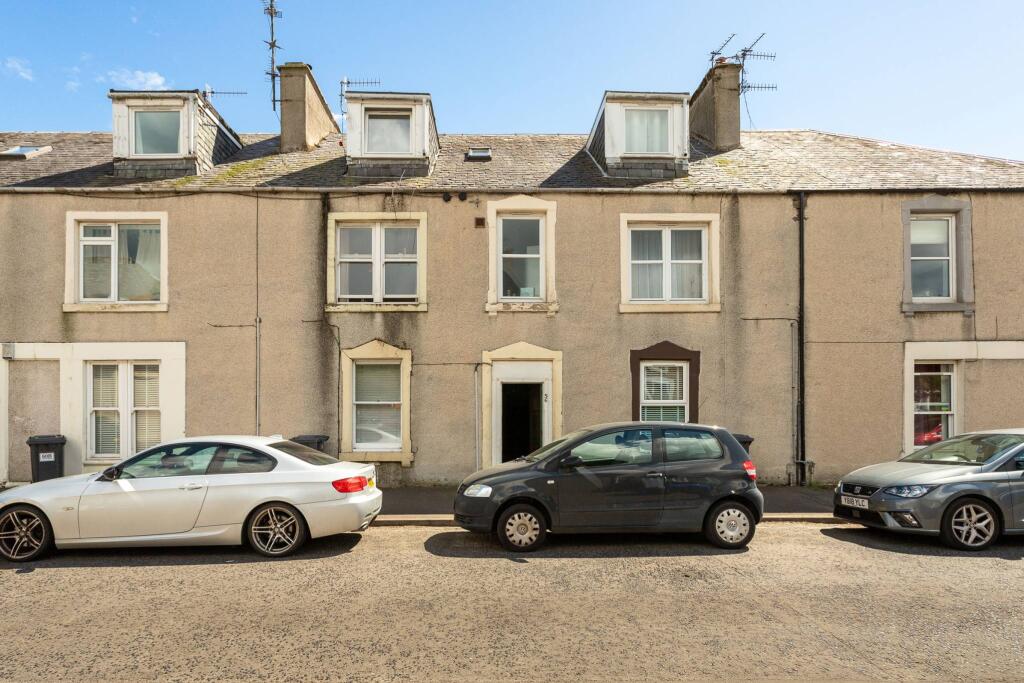 Main image of property: 56c Castle Street, Broughty Ferry, Dundee, DD5 2EJ