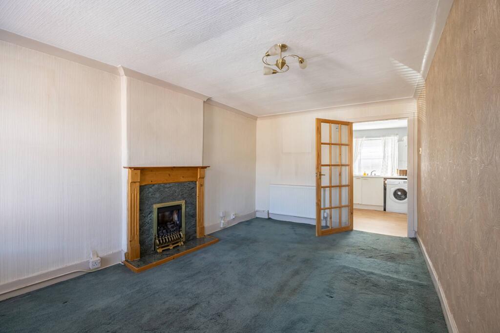 Main image of property: 118 East High Street, Forfar, DD8 2ER