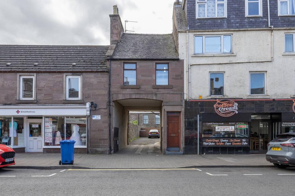Main image of property: 118 East High Street, Forfar, DD8 2ER