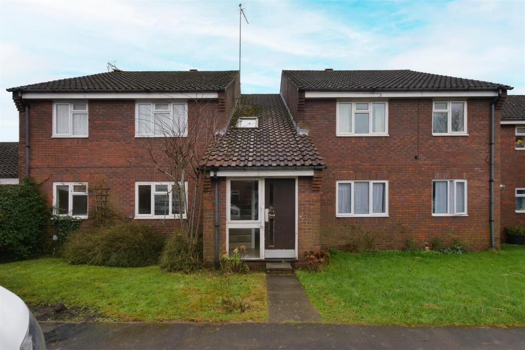Main image of property: Woodstock Close, Horsham