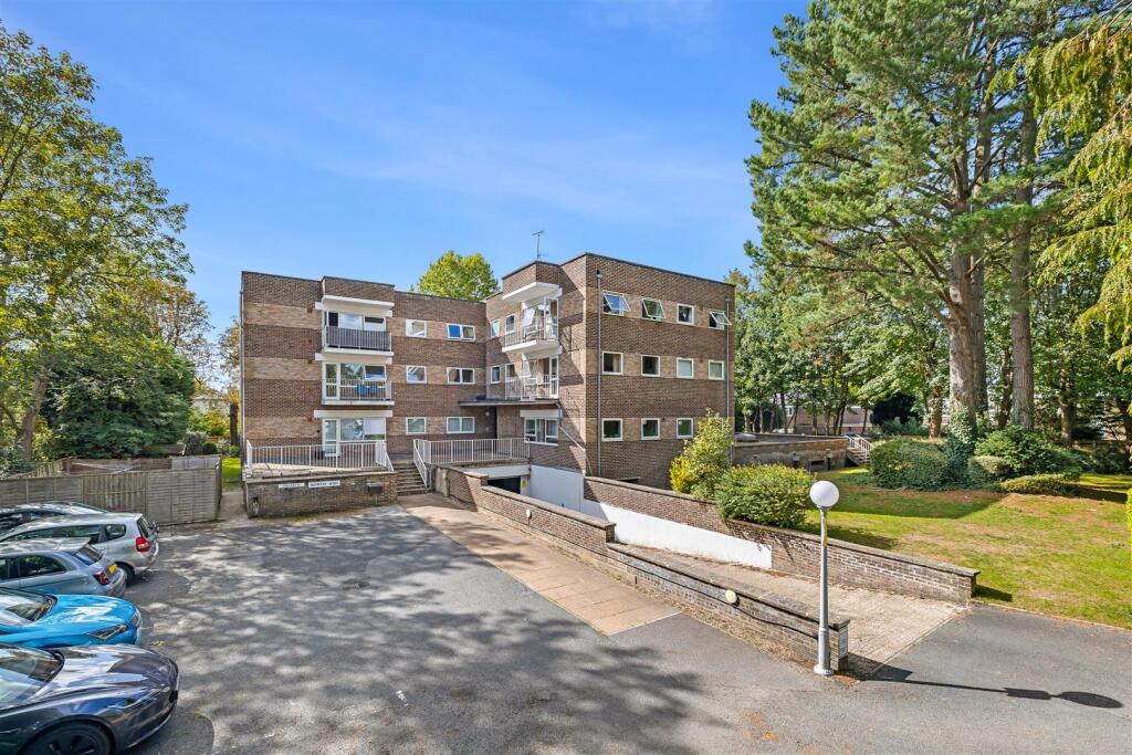 Main image of property: Hawthorn Close, Horsham