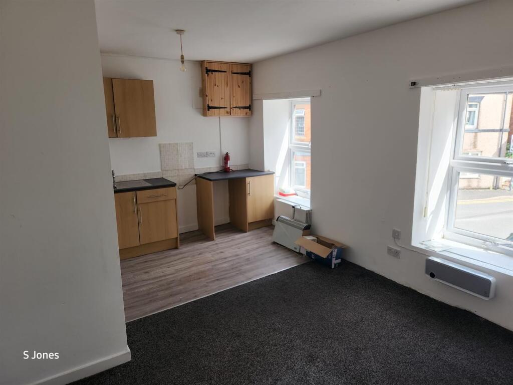 Main image of property: Flat 5 Market Street, Rhosllanerchrugog