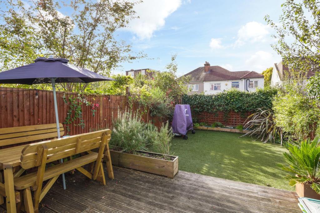 4 bedroom terraced house for sale in Raymond Avenue, Northfields
