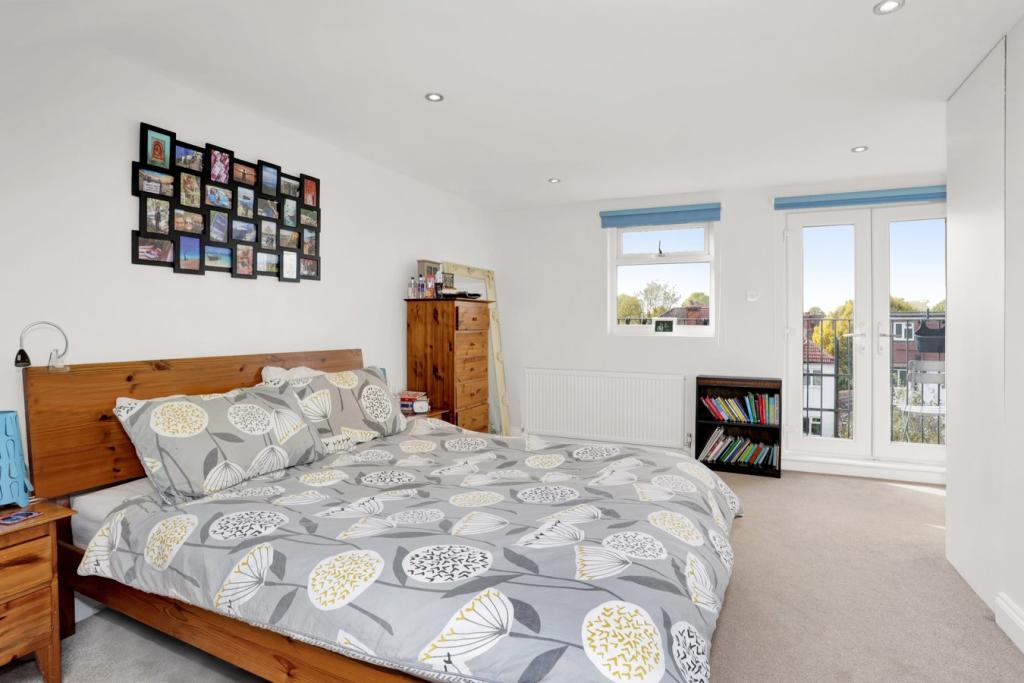 4 bedroom terraced house for sale in Raymond Avenue, Northfields