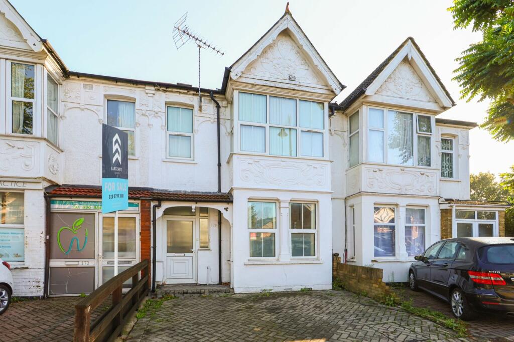 2 bedroom flat for sale in Northfield Avenue, Northfields, Ealing, W13