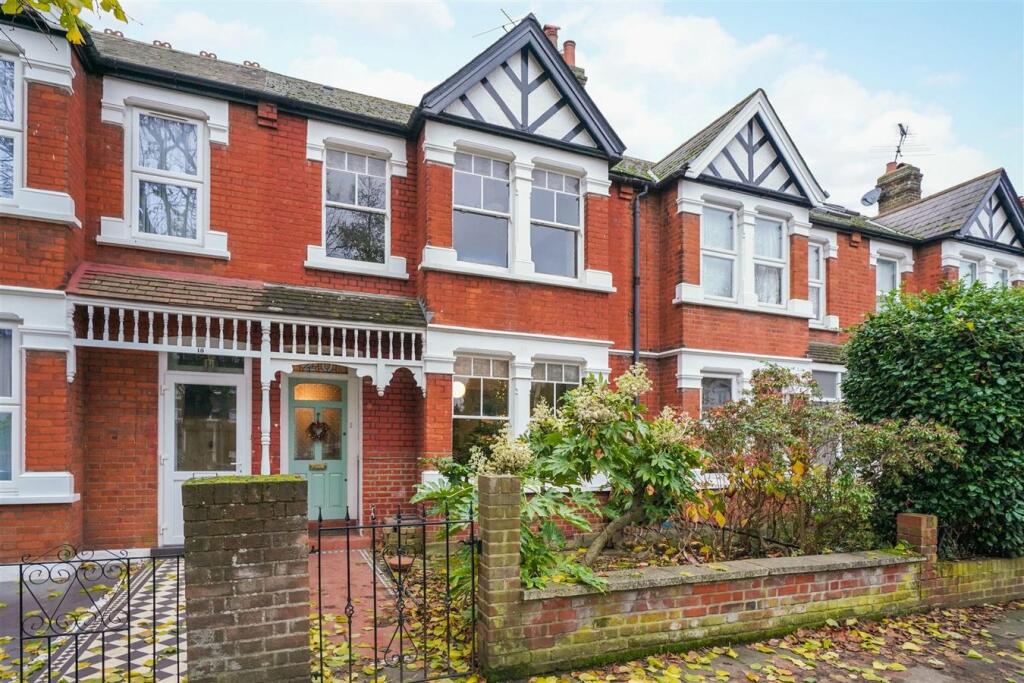 3 bedroom terraced house for sale in Midhurst Road, Northfields