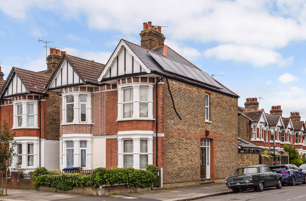 2 bedroom end of terrace house for sale in Northcroft Road, Northfields