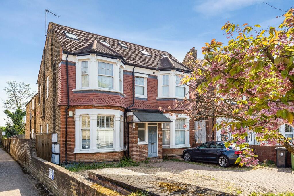 3 bedroom flat for sale in Inglis Road, Ealing Common, Ealing, W5