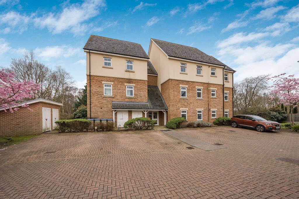 Main image of property: 31 Whitehill Place, Virginia Water, Surrey, GU25 4DG