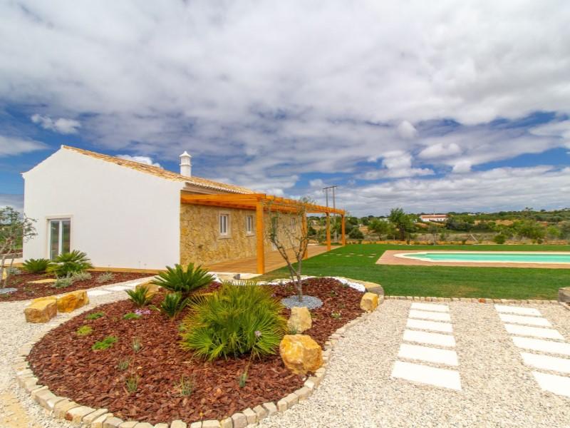 2-bedroom-house-for-sale-in-algarve-ferreiras-portugal