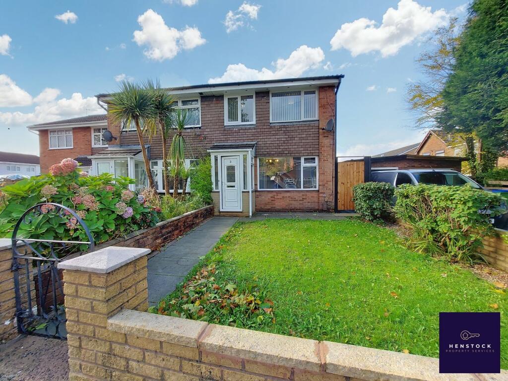 3 bedroom terraced house for sale in Glenwood Drive, Middleton