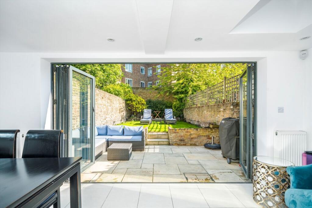 Main image of property: Packington Street, Islington