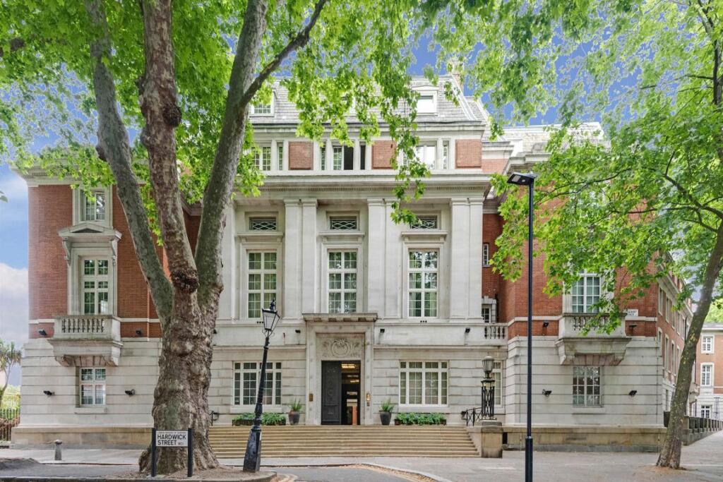 Main image of property: Rosebery Avenue, Islington