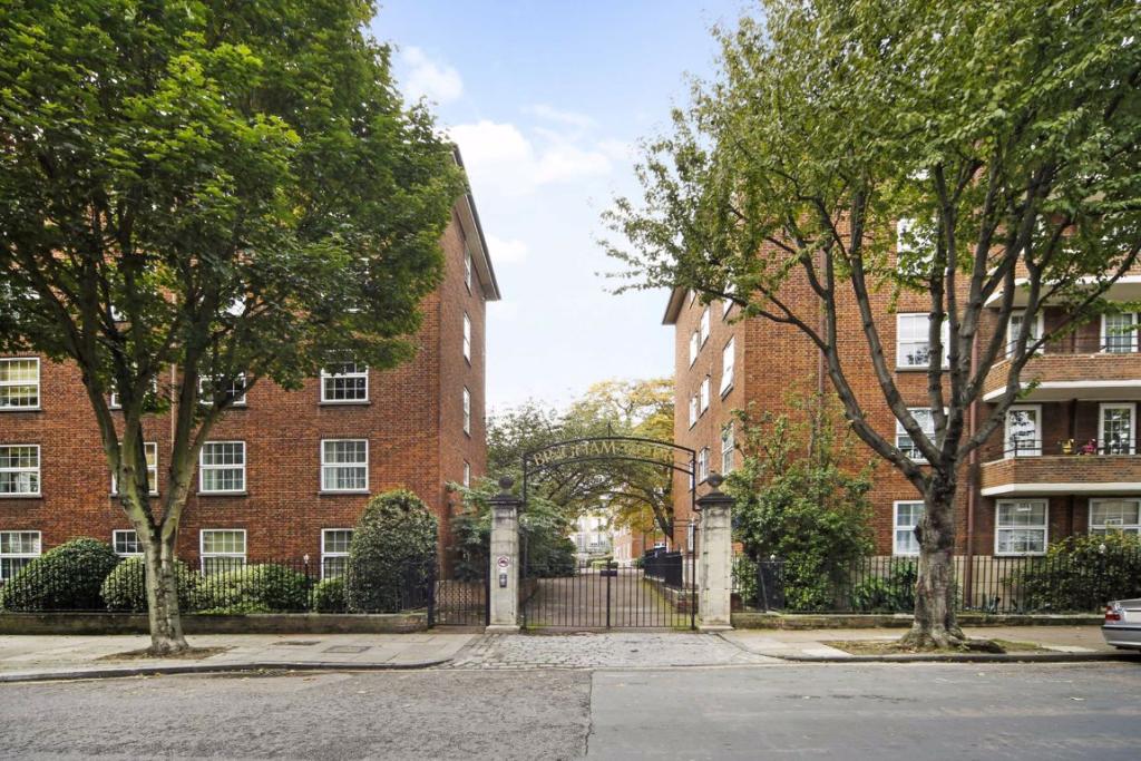 1 bedroom flat for sale in Bingham Court, Islington, N1