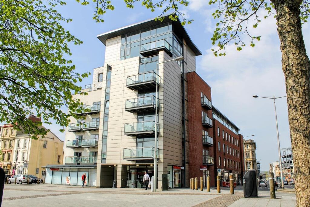 Main image of property: Quayside, Cardiff Bay