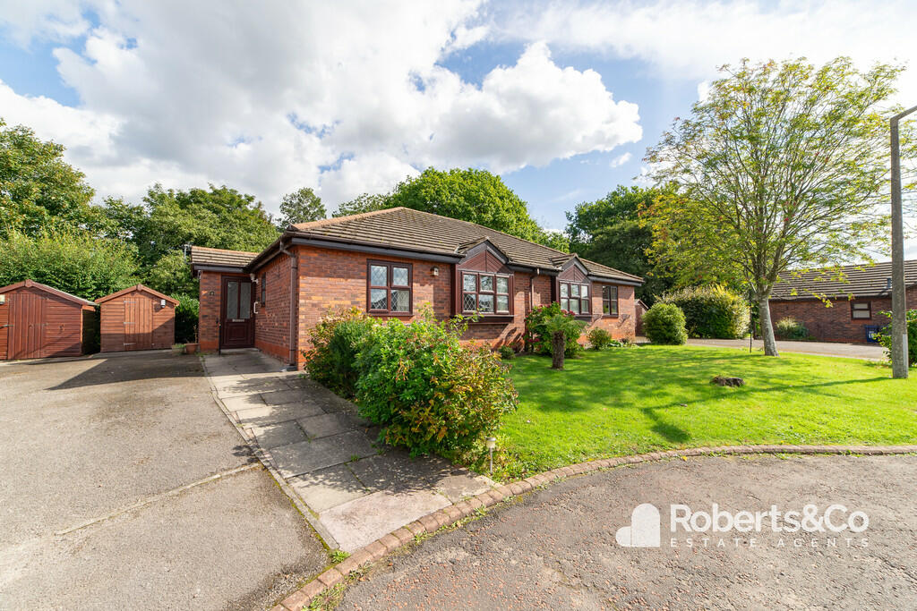 2 bedroom semidetached bungalow for sale in Crownlee, Penwortham, PR1
