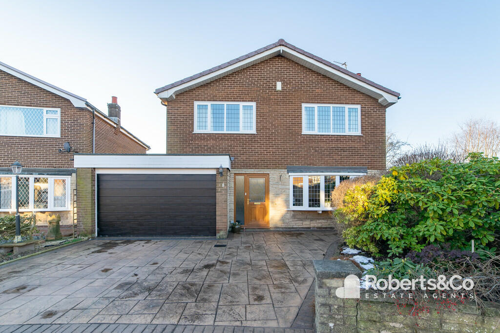 4 bedroom detached house for sale in Manor Grove, Penwortham, PR1