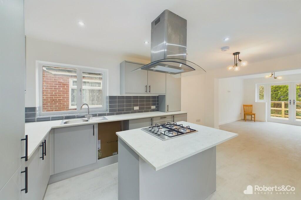 4 bedroom semidetached bungalow for sale in Western Drive, Leyland, PR25