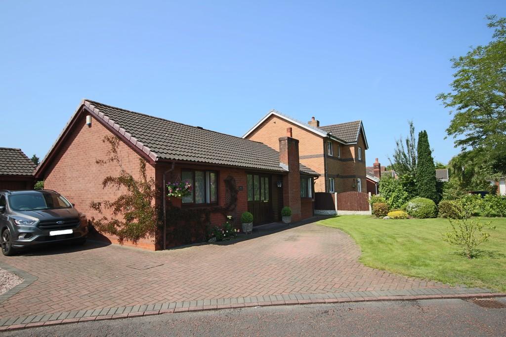 2 bedroom detached bungalow for sale in Woodcroft Close, Penwortham