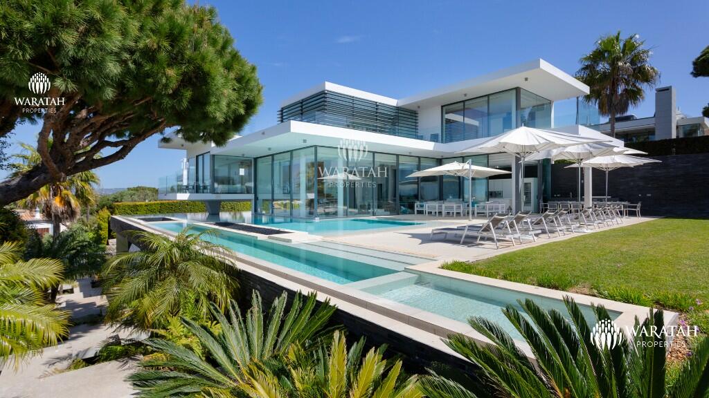 Villa for sale in Vale do Lobo, Algarve