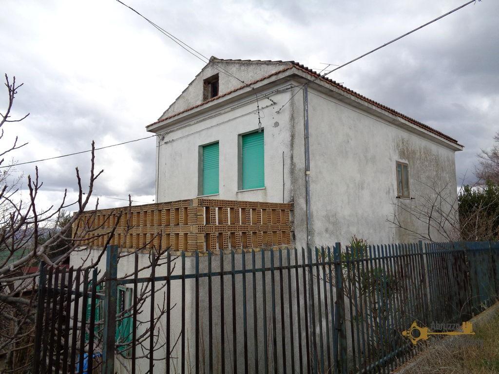 2 bedroom country house for sale in Atessa, Chieti, Abruzzo, Italy