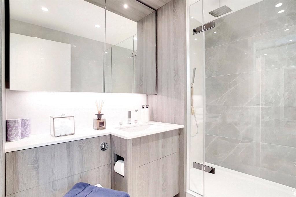 Battersea Reach,Bathroom