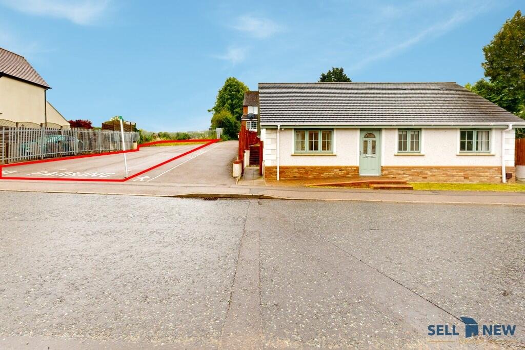 Main image of property: **LARGE PLOT TO SIDE INCLUDED IN SALE** Woodside Road, Luton, Bedfordshire, LU1