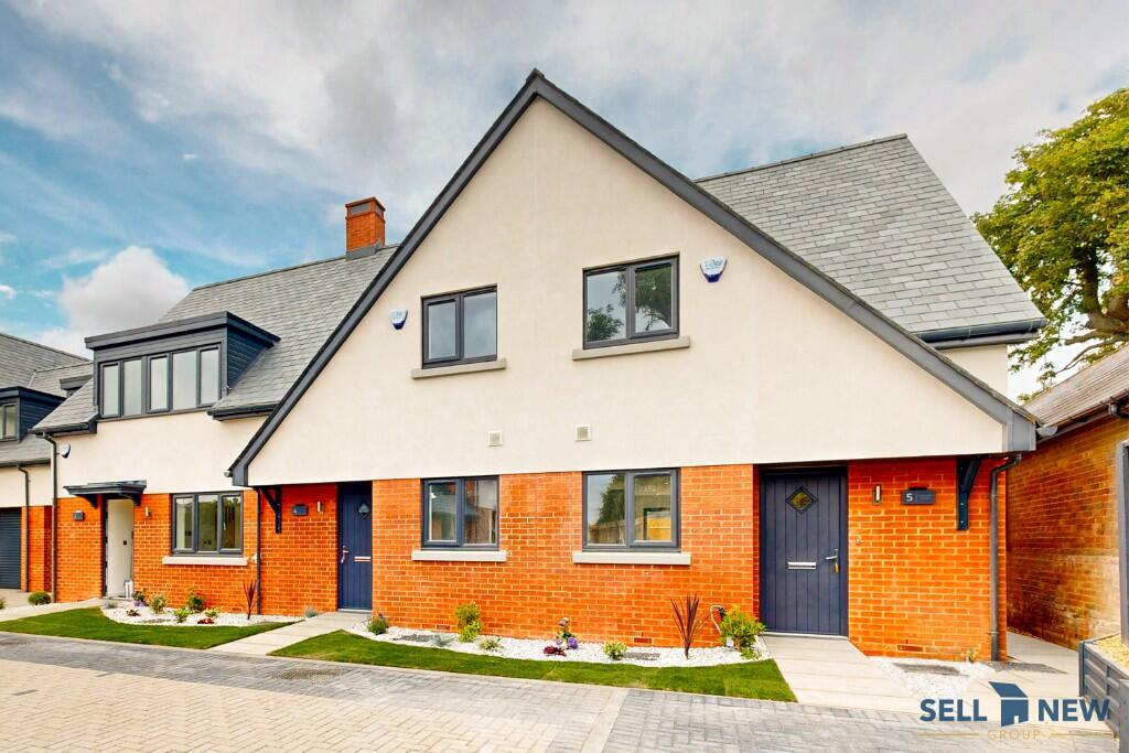 Main image of property: NO CHAIN, READY NOW, LOCATED BEHIND ELECTRIC GATED ENTRANCE, Offley, Hertfordshire, SG5