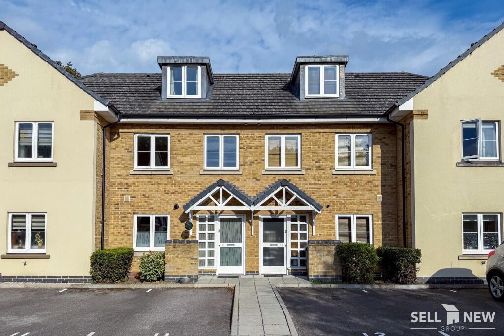 Main image of property: ** PRICED TO SELL, NO CHAIN**Moorlands Close, SG8