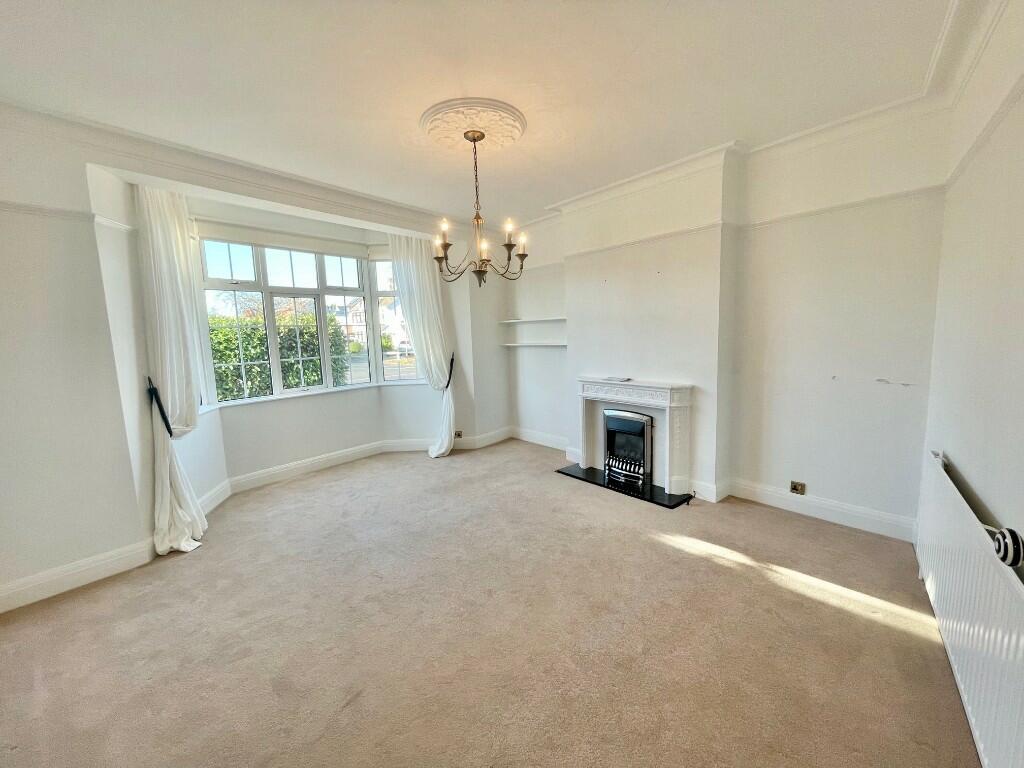 2 bedroom flat for sale in LeighOnSea, Essex, SS9