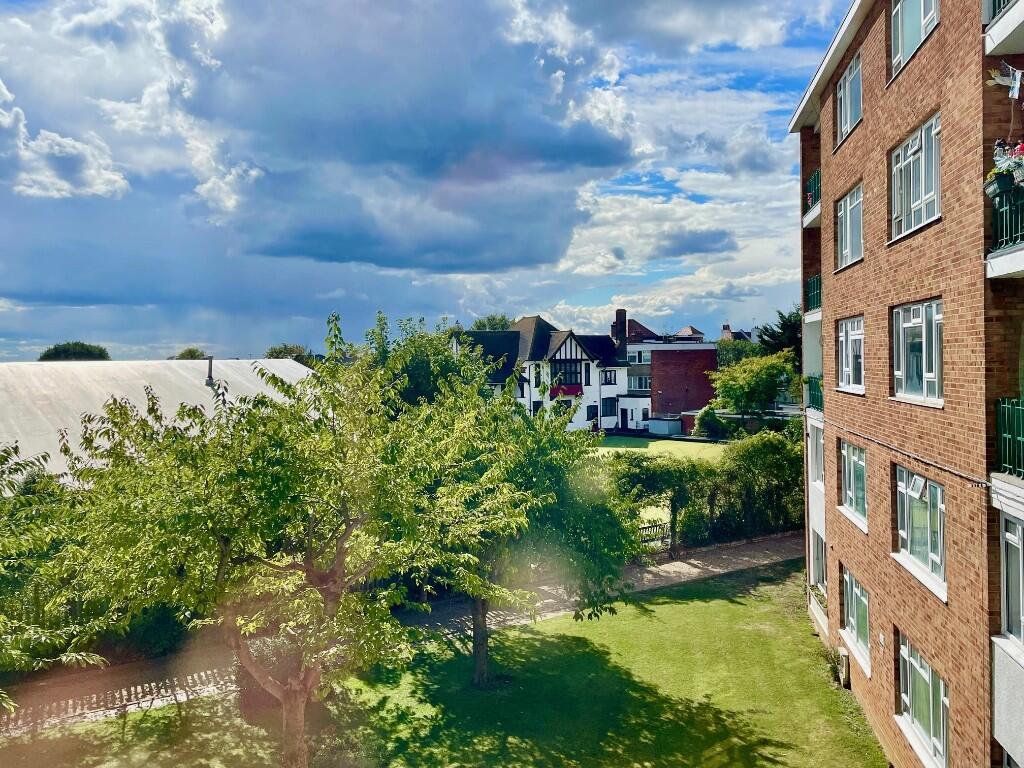 Main image of property: London Road, Westcliff-On-Sea, Essex, SS0