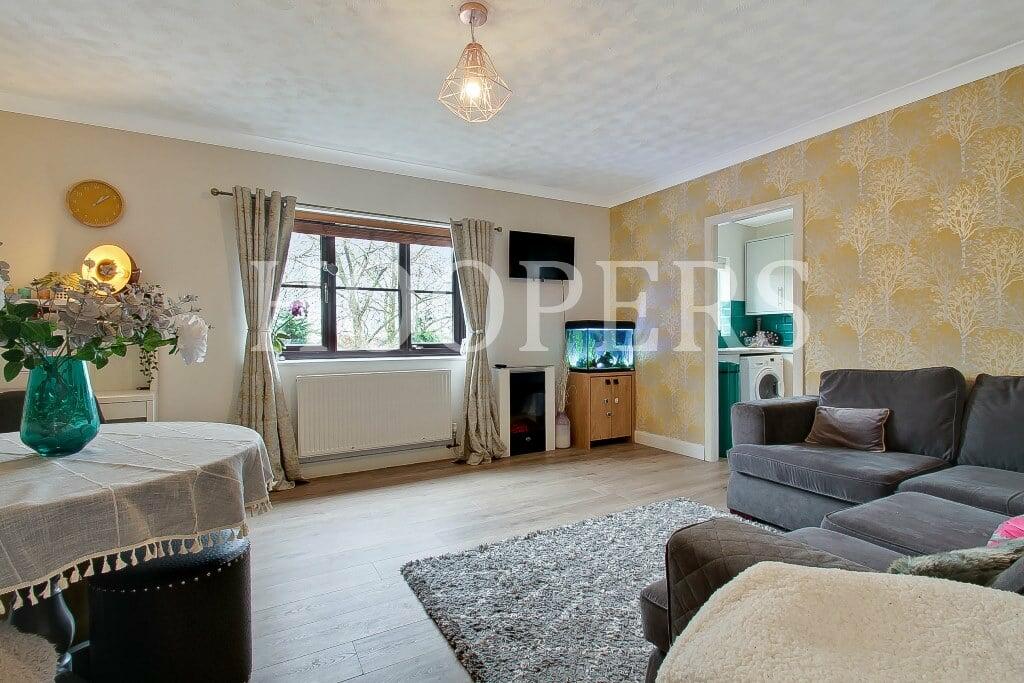 2 bedroom flat for sale in Hawarden Hill, London, NW2