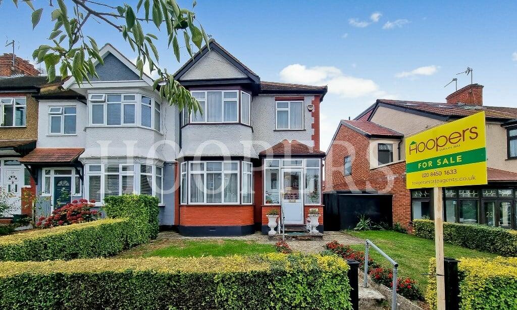 3 bedroom terraced house for sale in Park, London, NW2