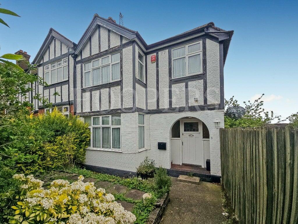 Main image of property: The Crescent, London, NW2