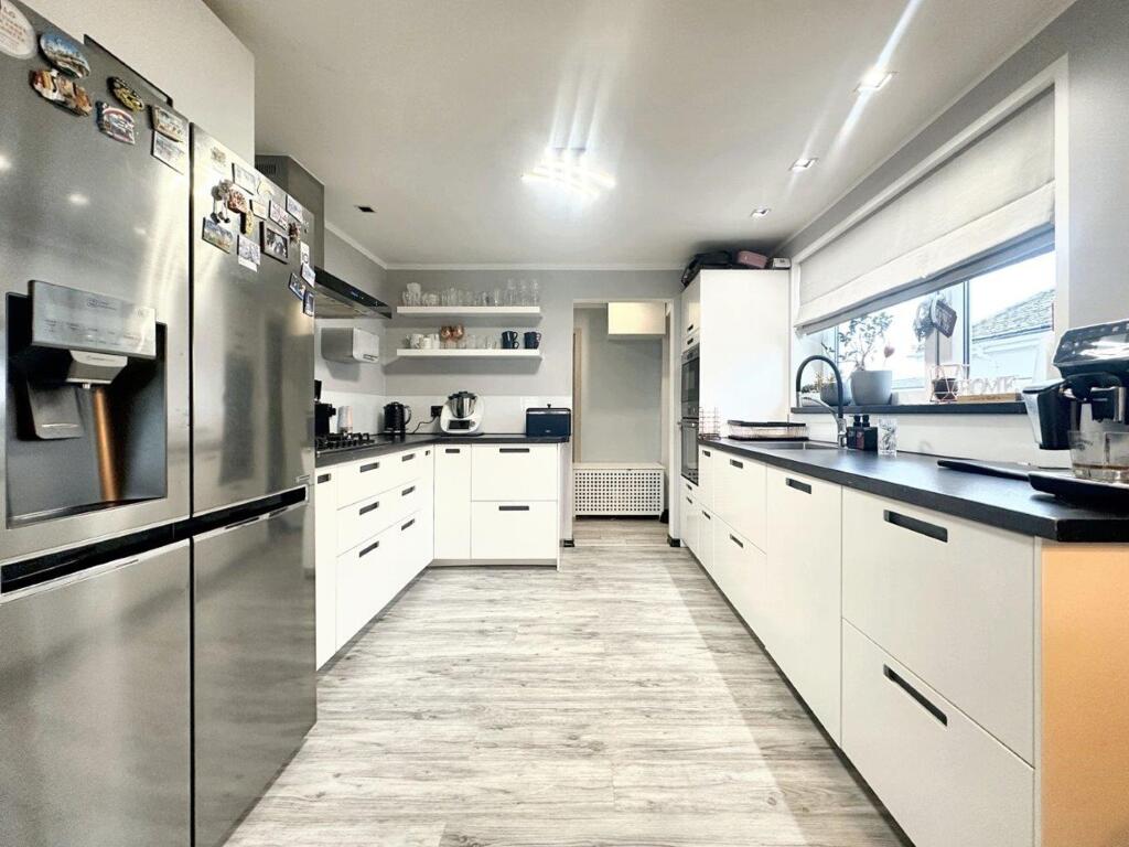 Additional property image - Sutton Avenue, Peacehaven, BN10 7NY
