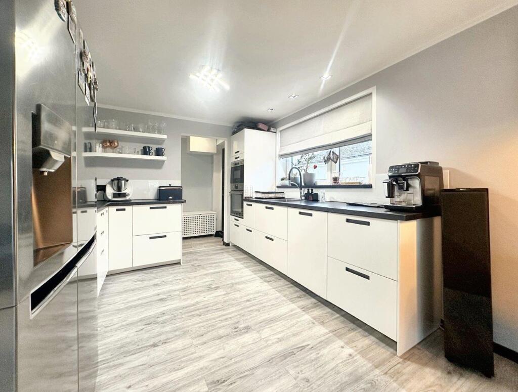 Additional property image - Sutton Avenue, Peacehaven, BN10 7NY