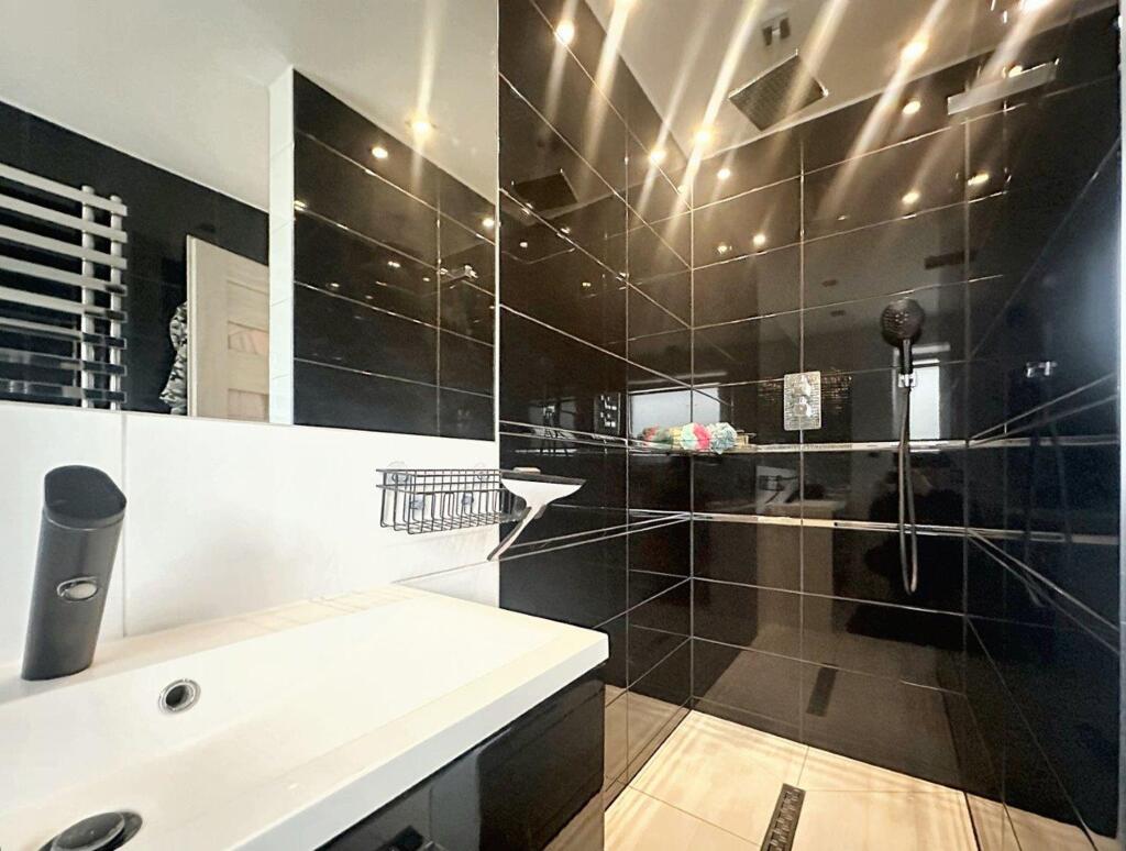 Additional property image - Sutton Avenue, Peacehaven, BN10 7NY