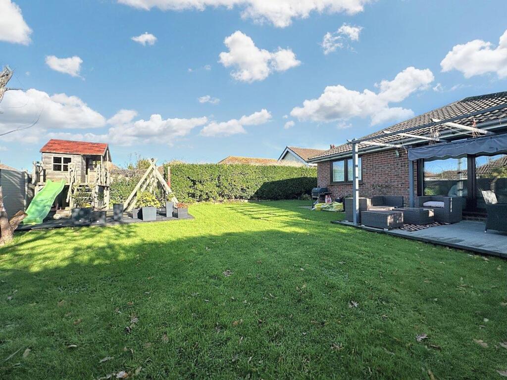 Additional property image - Sutton Avenue, Peacehaven, BN10 7NY