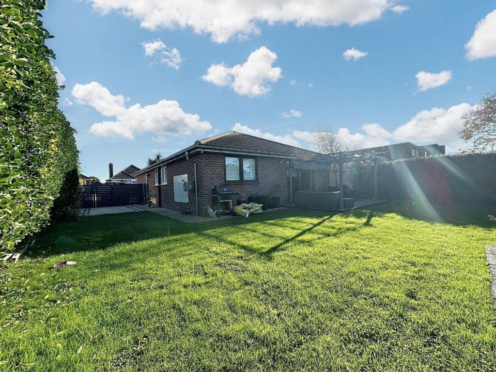 Additional property image - Sutton Avenue, Peacehaven, BN10 7NY