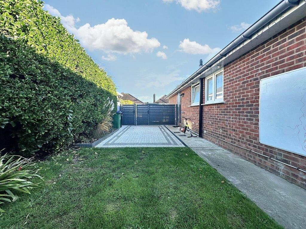 Additional property image - Sutton Avenue, Peacehaven, BN10 7NY
