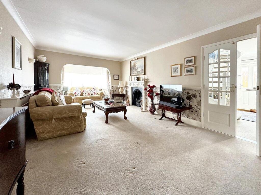 Additional property image - Bramber Avenue, Peacehaven, BN10 8HR