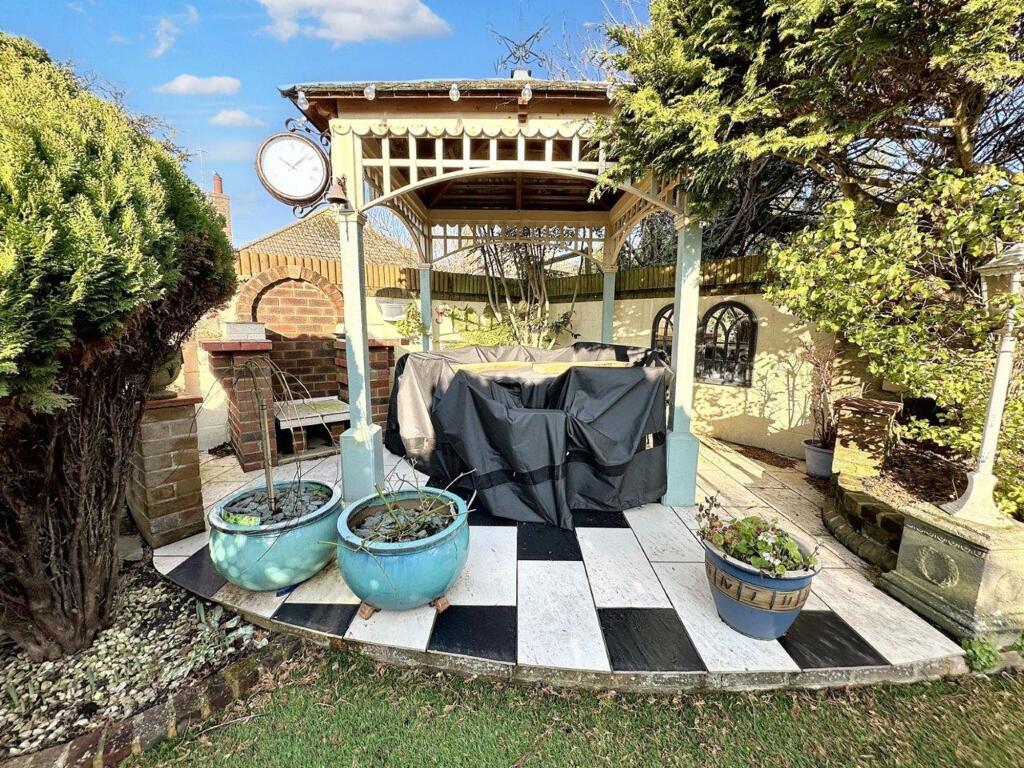 Additional property image - Bramber Avenue, Peacehaven, BN10 8HR