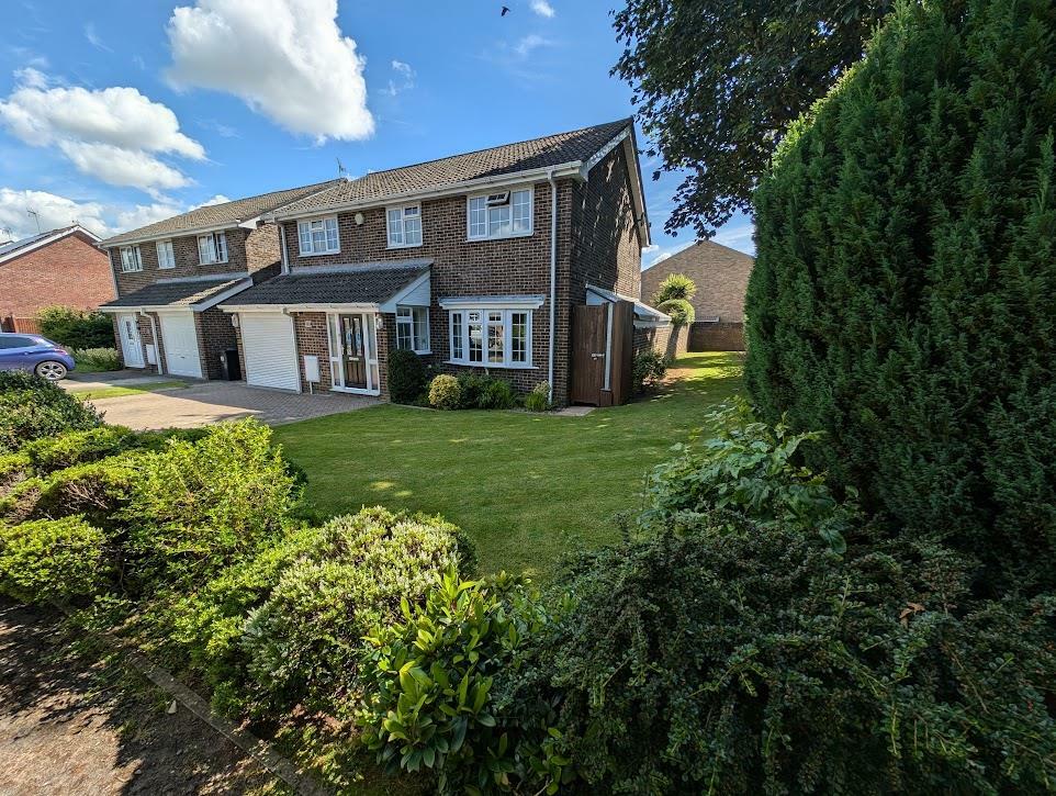 4 bedroom detached house for sale in Kent Avenue, Yate, Bristol, BS37