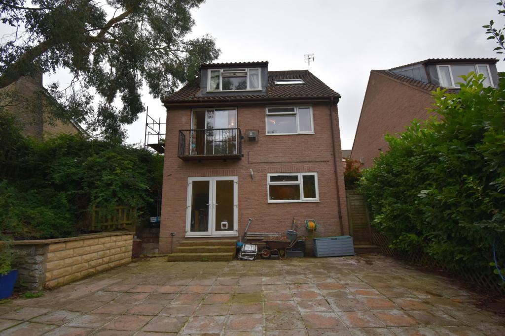 4 bedroom detached house for sale in The Wynstones, Hanham, Bristol