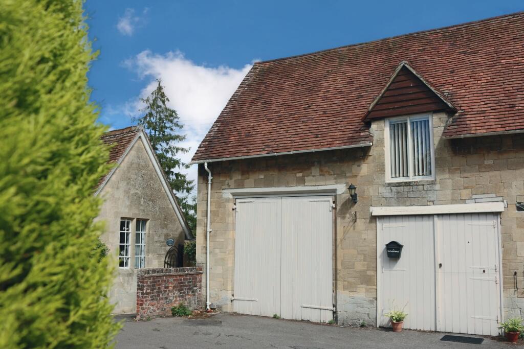 Main image of property: The Cloisters, Wantage